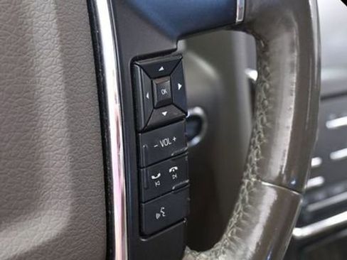 Used 2017 Lincoln Navigator Select image 19