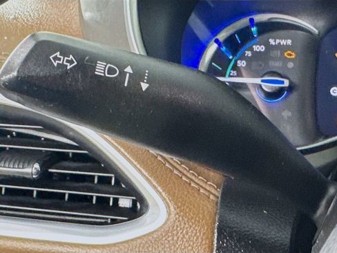 Used 2020 Chrysler Pacifica Limited FWD image 13