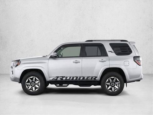 Used 2021 Toyota 4Runner TRD Off-Road Premium w/ Moonroof Package AWD/4WD image 4