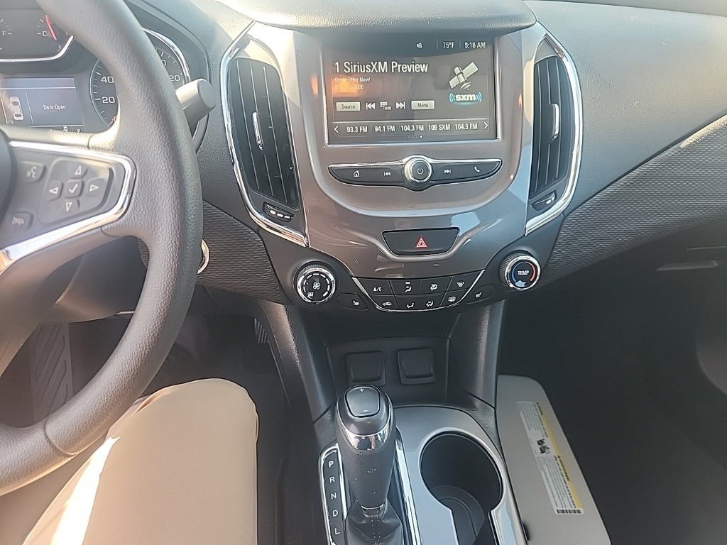 Used 2018 Chevrolet Cruze LT w/ Convenience Package FWD image 23
