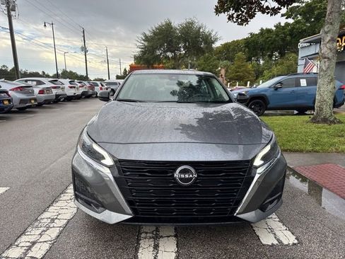 Used 2024 Nissan Altima 2.5 SV image 3