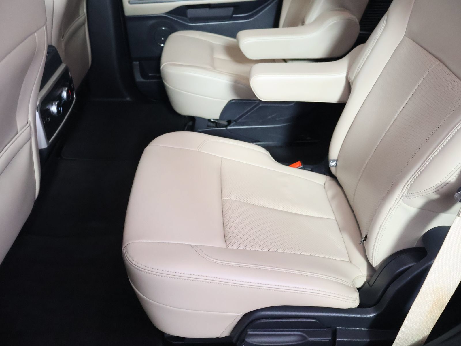 Used 2024 Ford Expedition XLT AWD/4WD image 43