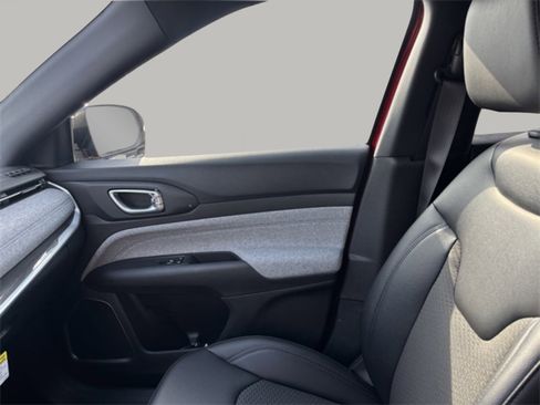 New 2026 Jeep Compass Latitude image 17