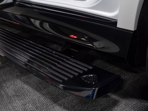 Used 2026 Mercedes-Benz Maybach GLS 600 4MATIC image 23