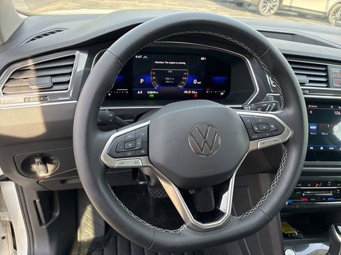 Used 2022 Volkswagen Tiguan SE AWD/4WD image 16