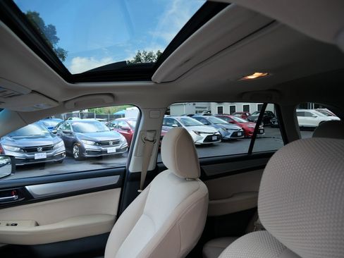 Used 2017 Subaru Outback 2.5i Premium AWD/4WD image 11