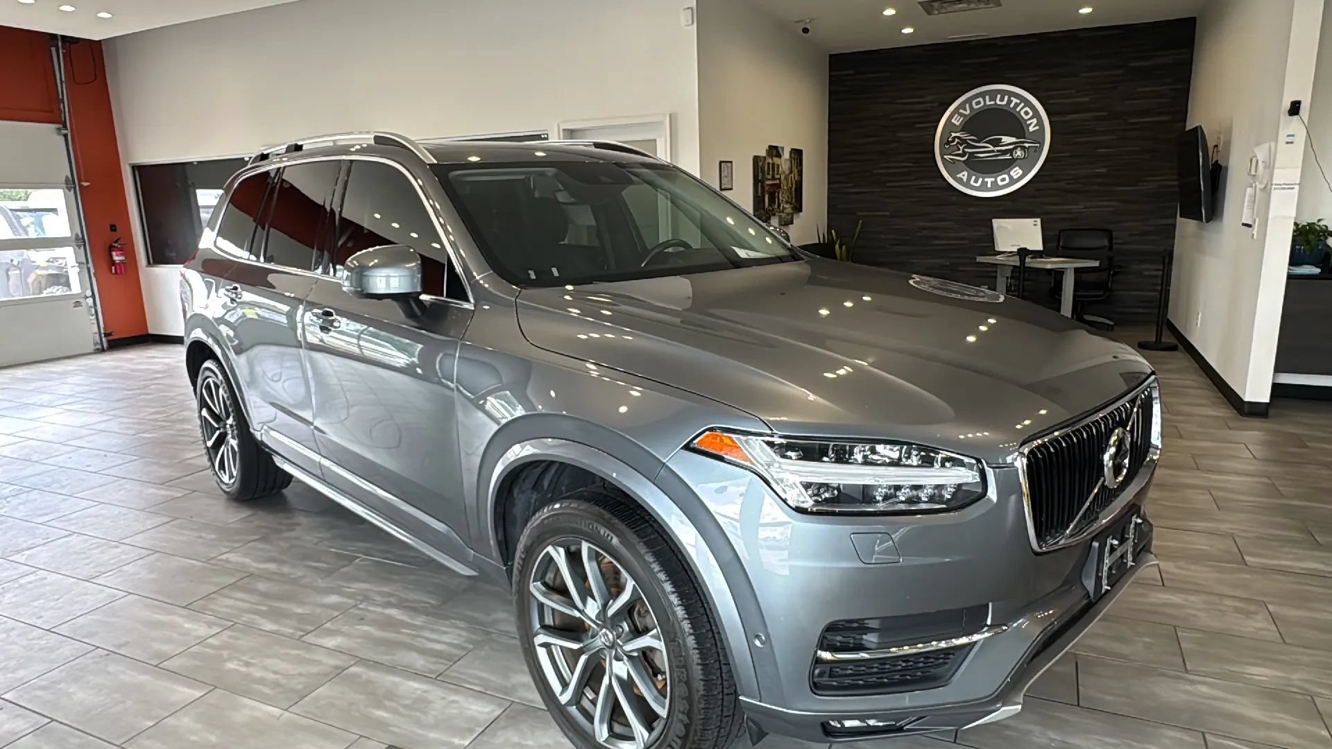 Used 2017 Volvo XC90 T6 Momentum w/ Vision Package AWD/4WD image 4