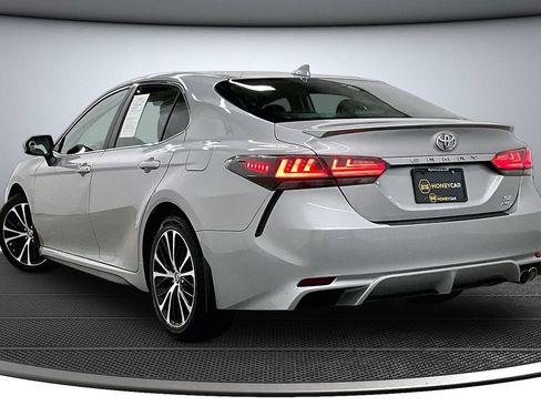 Used 2020 Toyota Camry SE AWD/4WD image 4