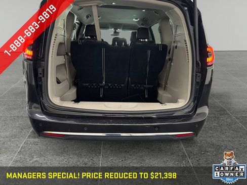 Used 2023 Chrysler Pacifica Touring-L FWD image 14