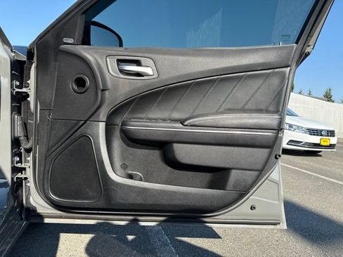 Used 2017 Dodge Charger SXT w/ Plus Group RWD image 7