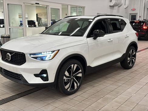 New 2026 Volvo XC40 B5 Plus w/ Protection Package Premier image 9