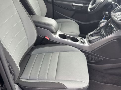 Used 2016 Ford Escape SE w/ Equipment Group 201A AWD/4WD image 16