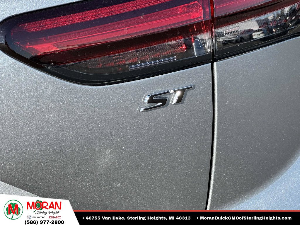 Certified 2023 Buick Envision Essence w/ Sport Touring Package AWD/4WD image 10