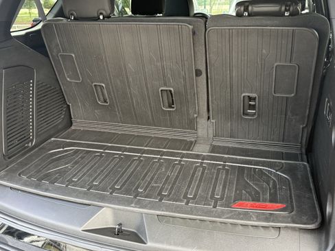 Used 2022 GMC Yukon SLT w/ SLT Luxury Package RWD image 32