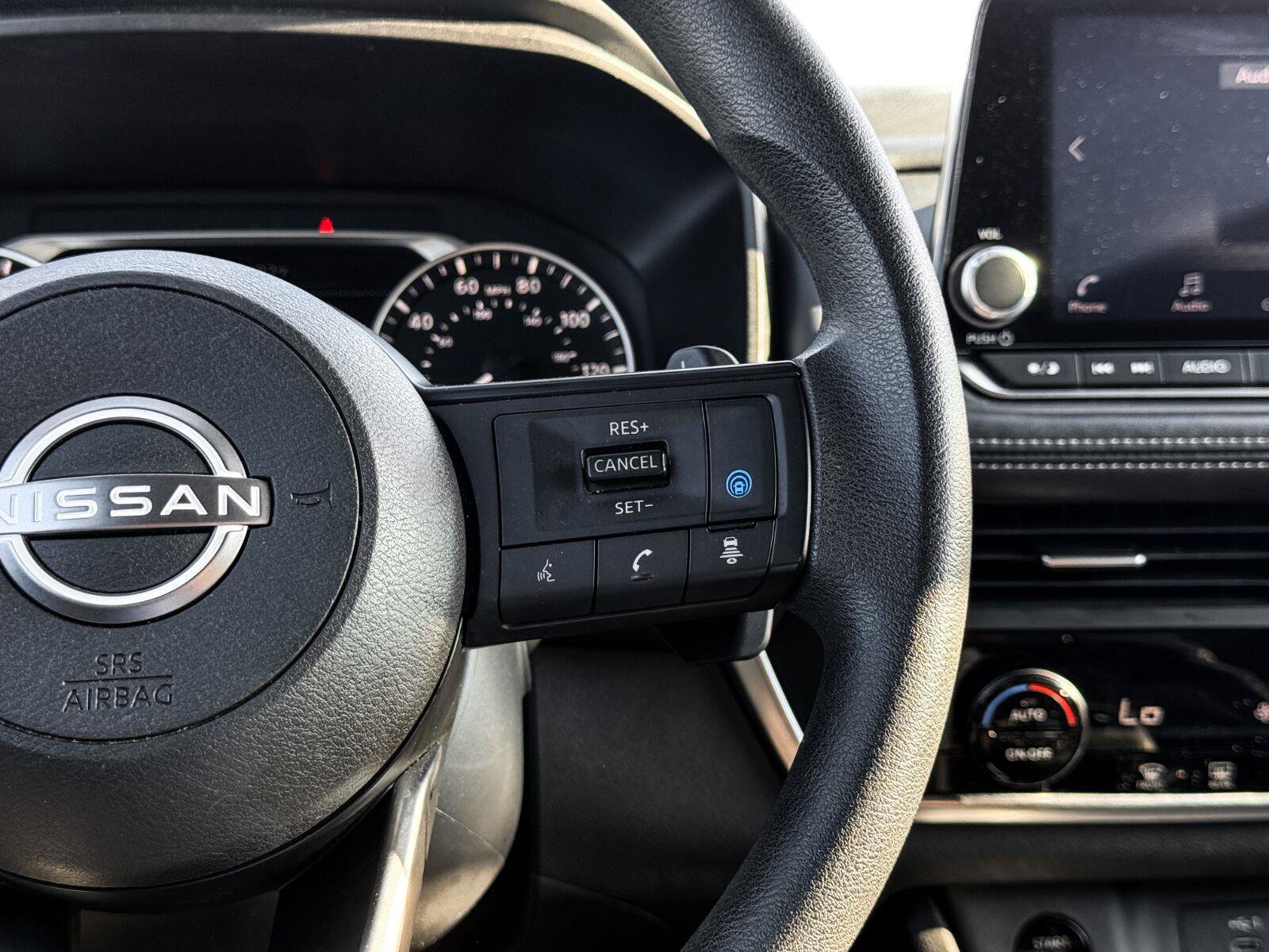 Used 2024 Nissan Rogue SV FWD image 18