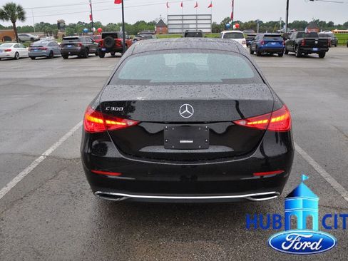Used 2025 Mercedes-Benz C 300 Sedan image 4