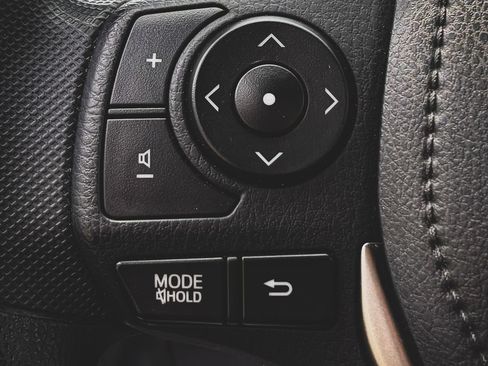Used 2015 Toyota RAV4 LE FWD image 6