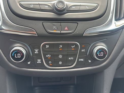 Used 2023 Chevrolet Equinox LT AWD/4WD image 36