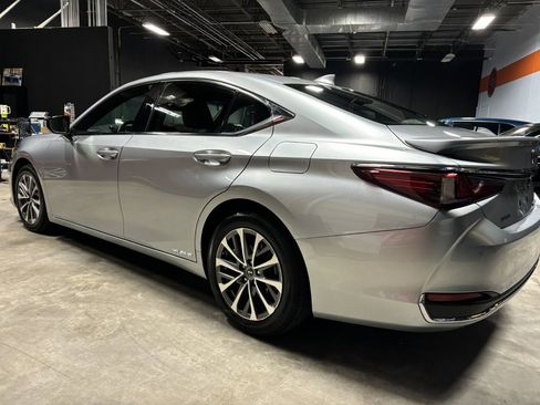 Used 2022 Lexus ES 300h w/ Premium Package image 7