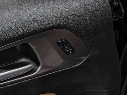 Used 2018 Chrysler Pacifica Limited image 58