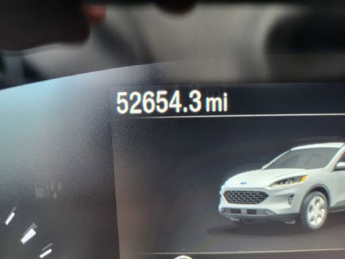 Used 2020 Ford Escape SE image 11