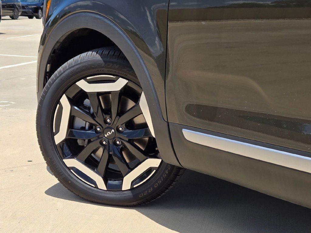 Used 2025 Kia Telluride S AWD/4WD image 32