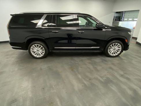 Used 2023 Cadillac Escalade ESV Luxury image 7
