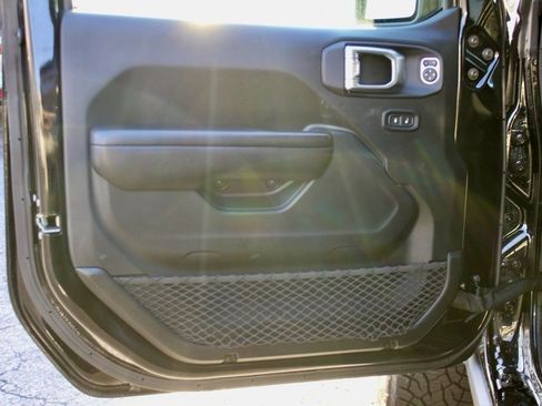 Used 2018 Jeep Wrangler Unlimited Rubicon image 16