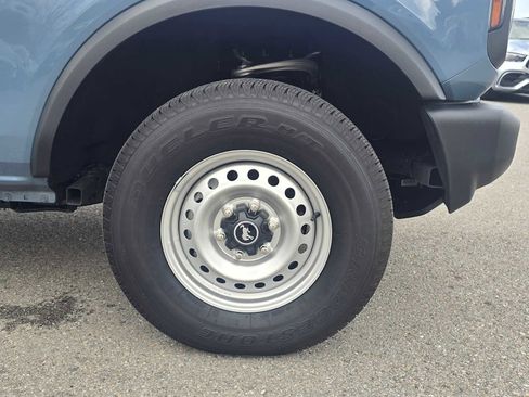 Used 2025 Ford Bronco Base image 9