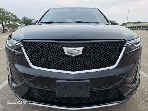 Used 2024 Cadillac XT6 Sport w/ Technology Package AWD/4WD image 2