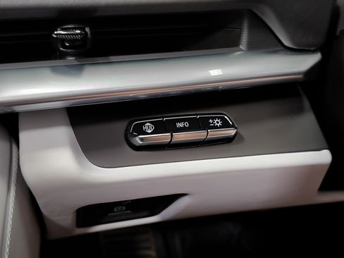 Used 2021 Chevrolet Corvette Stingray Premium Cpe w/ Z51 Performance Package image 28