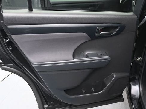 Certified 2022 Toyota Highlander LE image 19