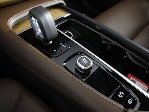 Certified 2024 Volvo XC90 T8 Plus image 15