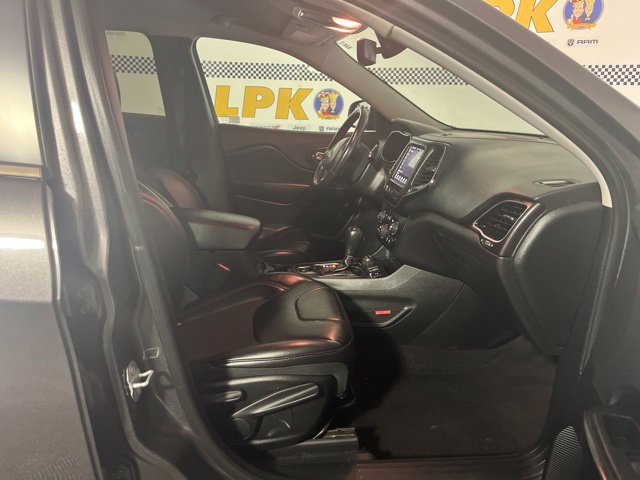 Used 2019 Jeep Cherokee Trailhawk w/ Comfort/Convenience Group AWD/4WD image 13