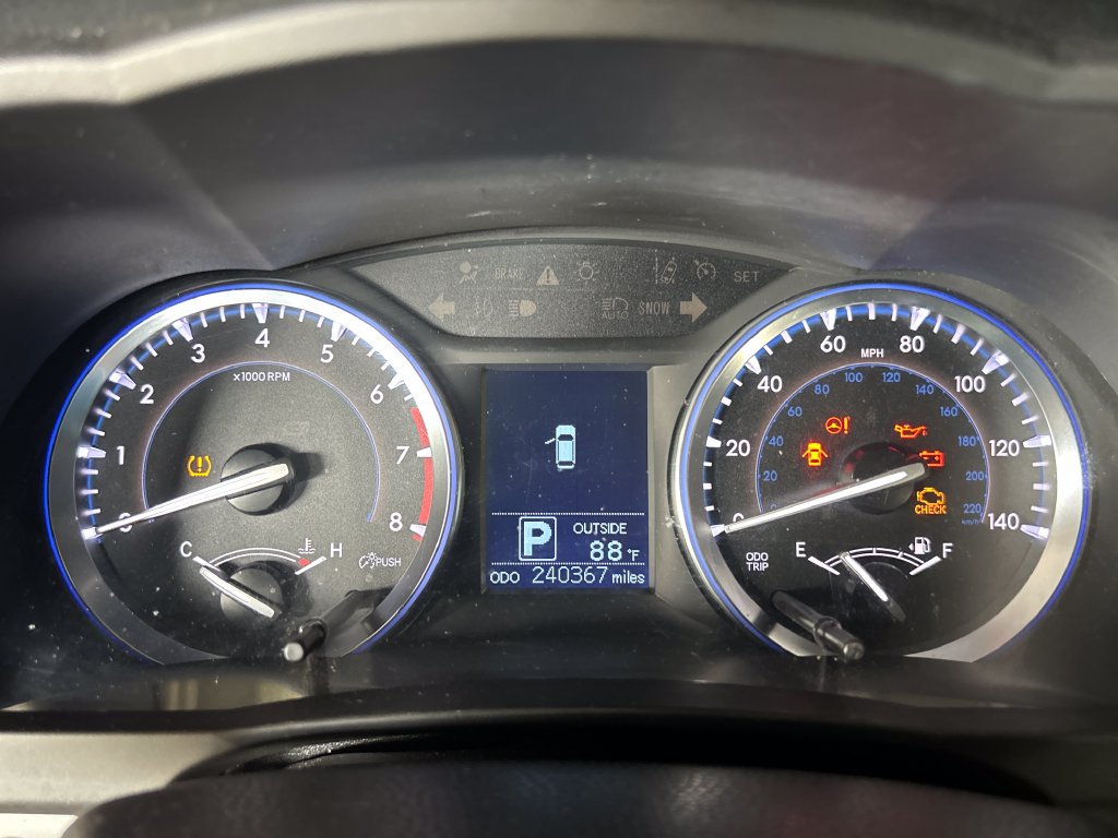 Used 2016 Toyota Highlander LE FWD image 13