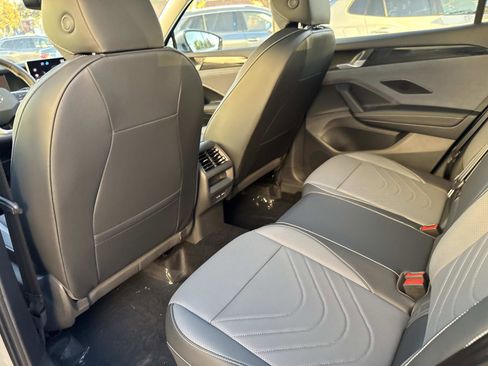 New 2026 Volkswagen Tiguan SE image 10