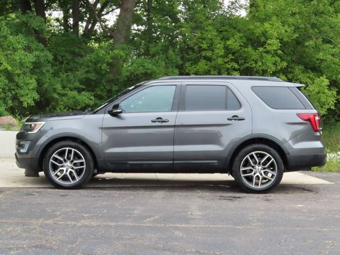 Used 2017 Ford Explorer Sport w/ Equipment Group 401A AWD/4WD image 8