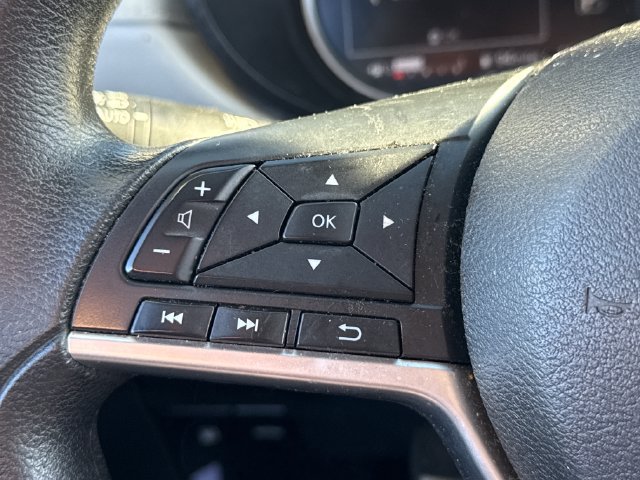 Used 2021 Nissan Versa SV FWD image 31