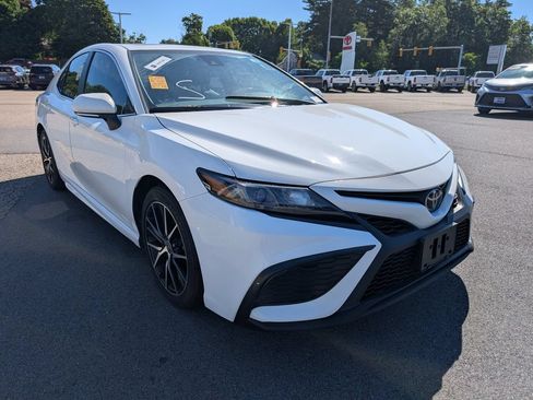 Used 2024 Toyota Camry SE w/ Cold Weather Package AWD/4WD image 8