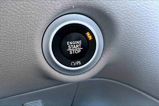 Used 2024 Chrysler Pacifica Touring-L FWD image 15