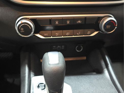 Used 2025 Nissan Altima 2.5 SV FWD image 15