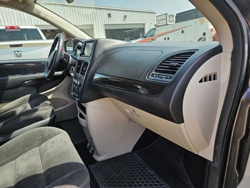 Used 2019 Dodge Grand Caravan SE w/ UConnect Hands-Free Group FWD image 20