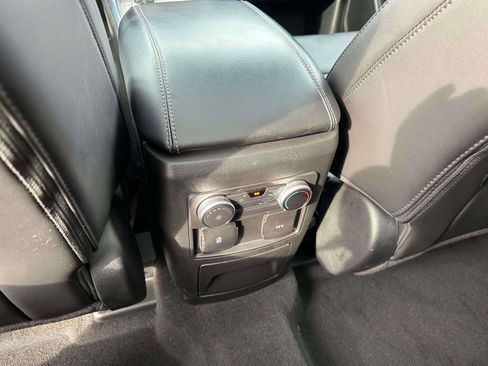 Used 2022 Ford Explorer XLT w/ Equipment Group 202A image 11