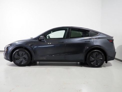 Used 2026 Tesla Model Y Long Range RWD image 10