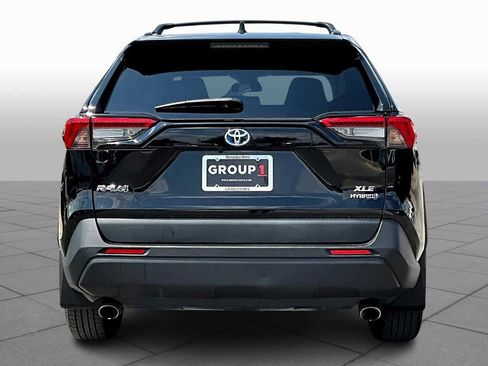 Used 2021 Toyota RAV4 XLE image 4