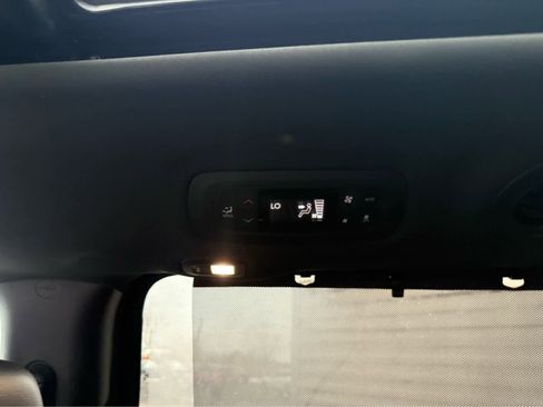 Used 2018 Chrysler Pacifica Touring-L Plus w/ S Appearance Package image 21