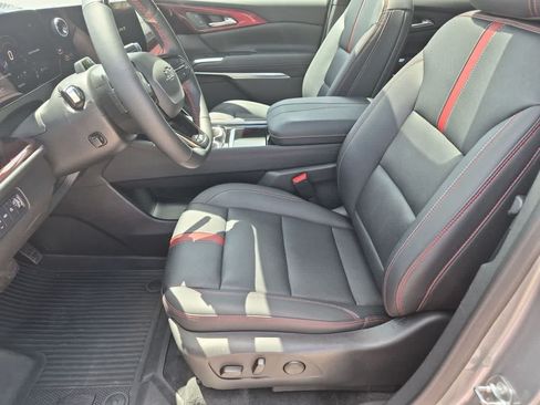 Used 2024 Chevrolet Traverse RS AWD/4WD image 16