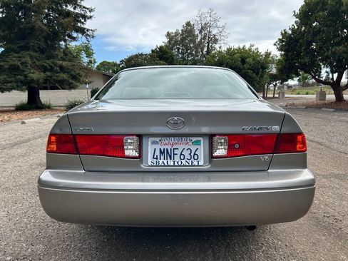 Used 2000 Toyota Camry XLE FWD image 18