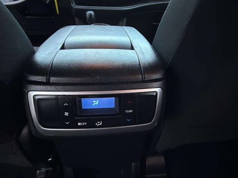 Used 2019 Toyota Highlander LE image 37