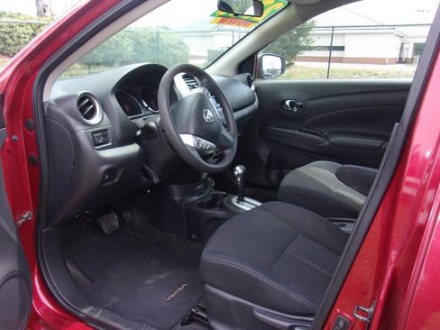 Used 2017 Nissan Versa SV FWD image 12